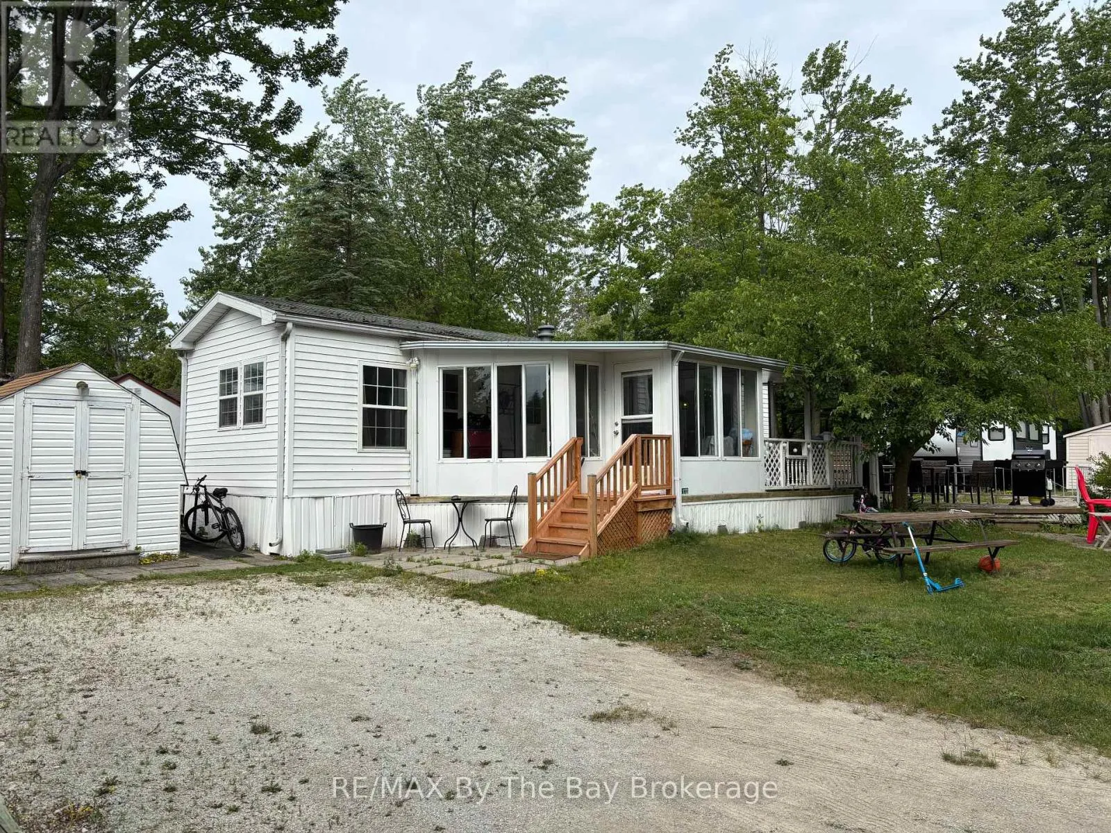 Mobile Home for rent: 173 - 85 Theme Park Drive, Wasaga Beach, Ontario L9Z 1X7