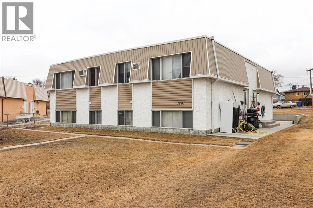 Multi-Family for rent: 1741 14 Avenue Se, Medicine Hat, Alberta T1A 3R2