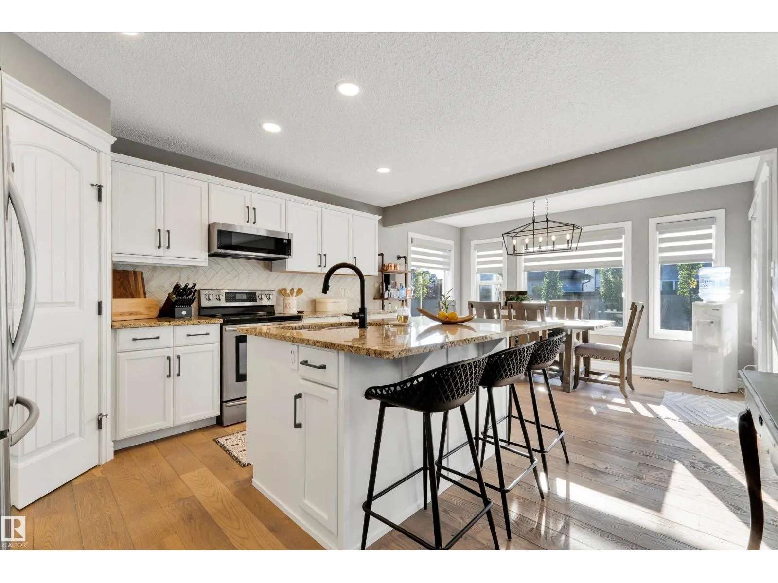 House for rent: 17437 5a Av Sw, Edmonton, Alberta T6W 2E3