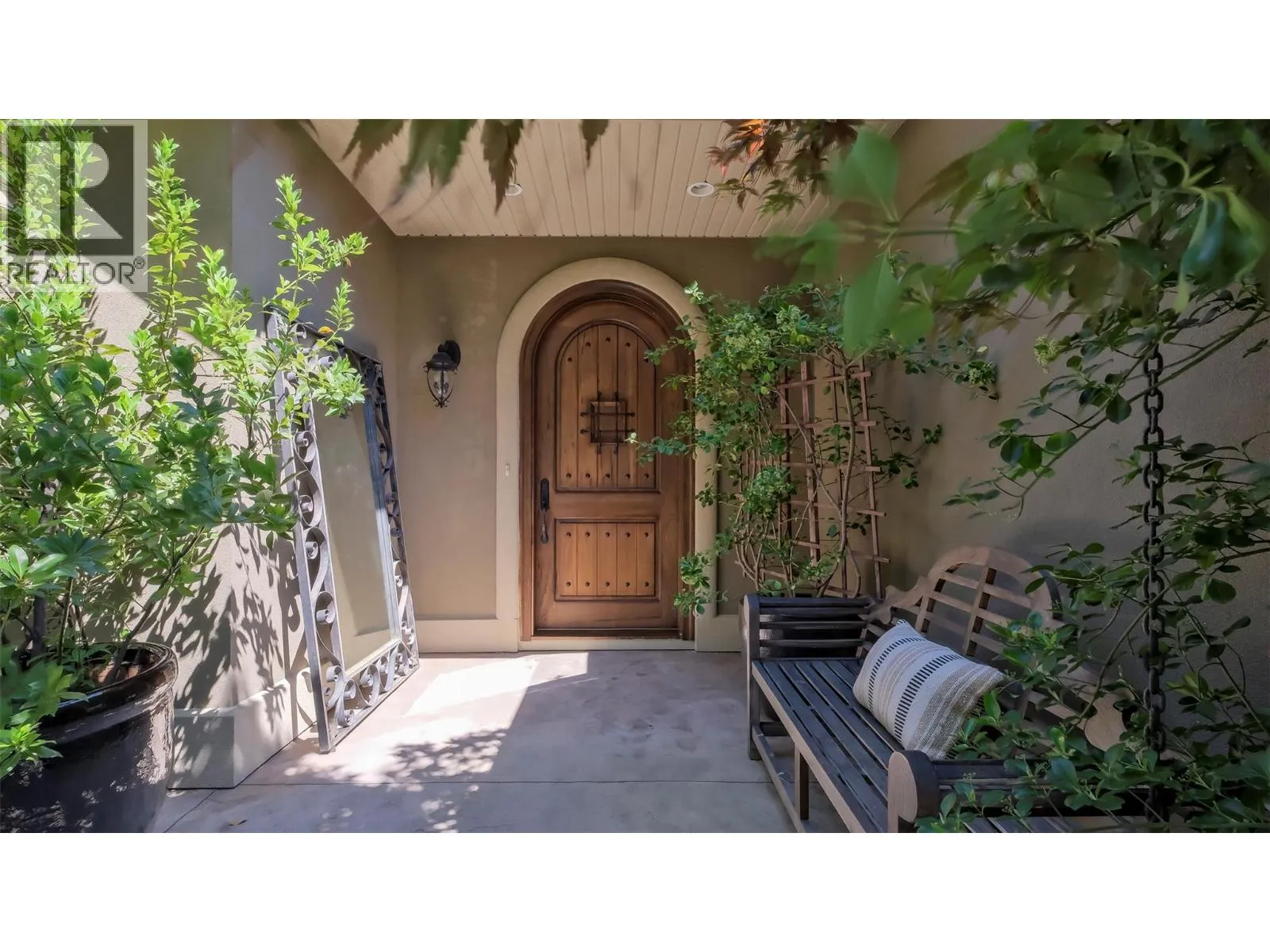 House for rent: 1749 Capistrano Drive, Kelowna, British Columbia V1V 2Z3