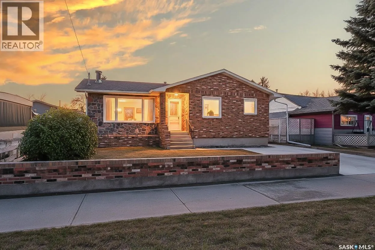 House for rent: 175 Duffield Street W, Moose Jaw, Saskatchewan S6H 5H2