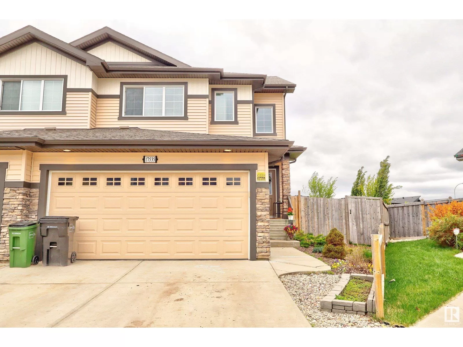 Duplex for rent: 17535 13 Av Sw, Edmonton, Alberta T6W 2J8