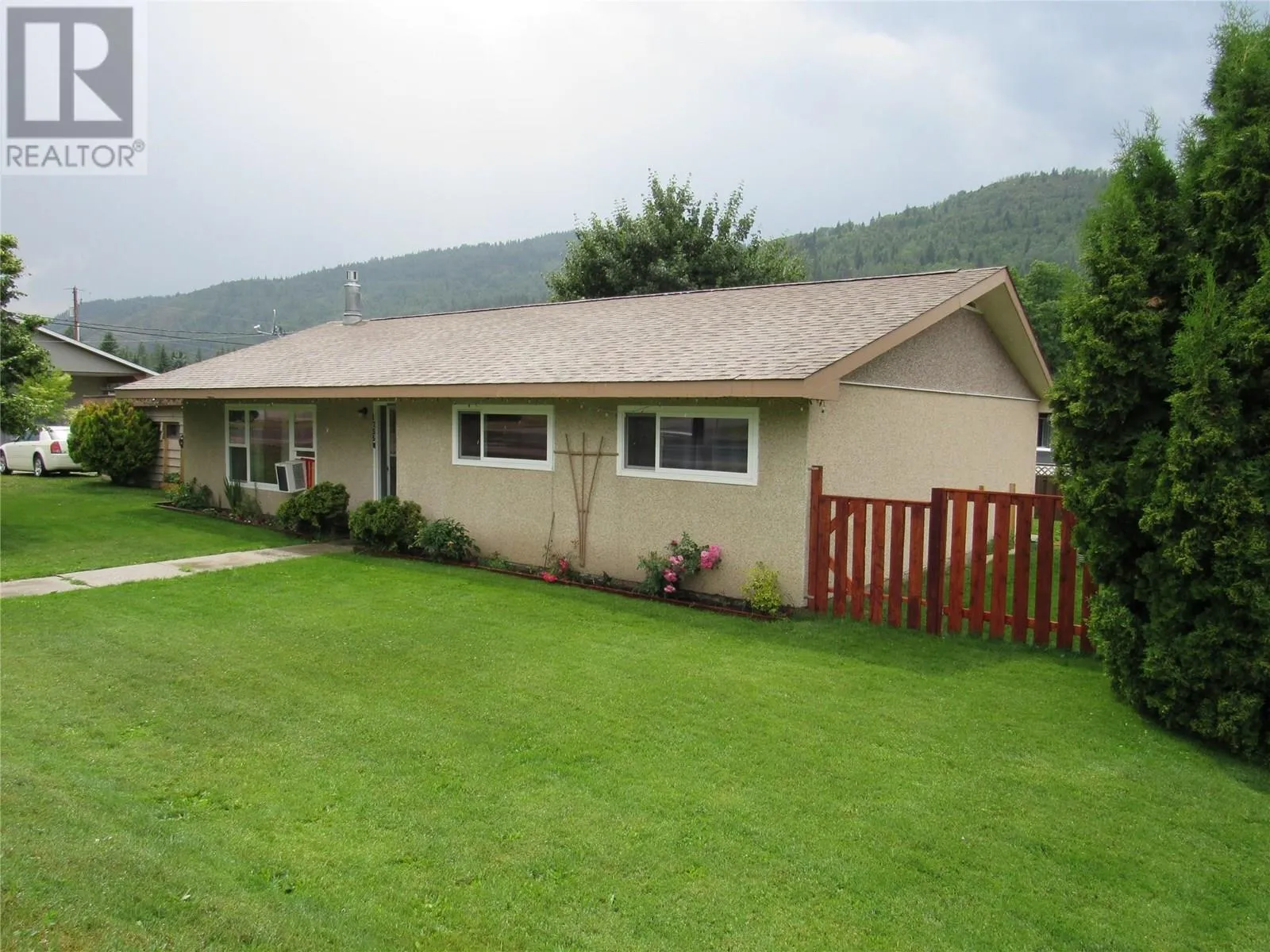 House for rent: 1755 Columbia Gardens Road, Fruitvale, British Columbia V0G 1L0