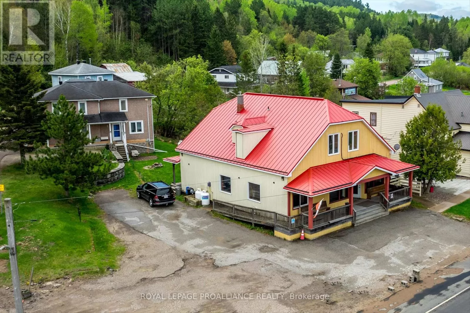 17581 Highway 60, Madawaska Valley, Ontario K0J 2N0