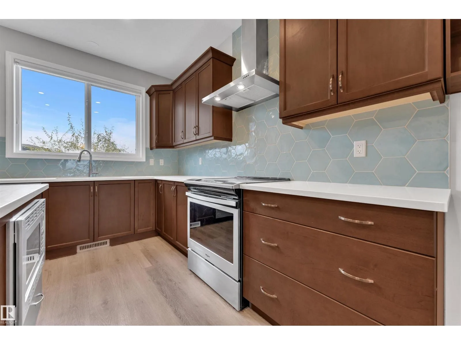 House for rent: 176 Charlesworth Dr Sw, Edmonton, Alberta T6X 2W5