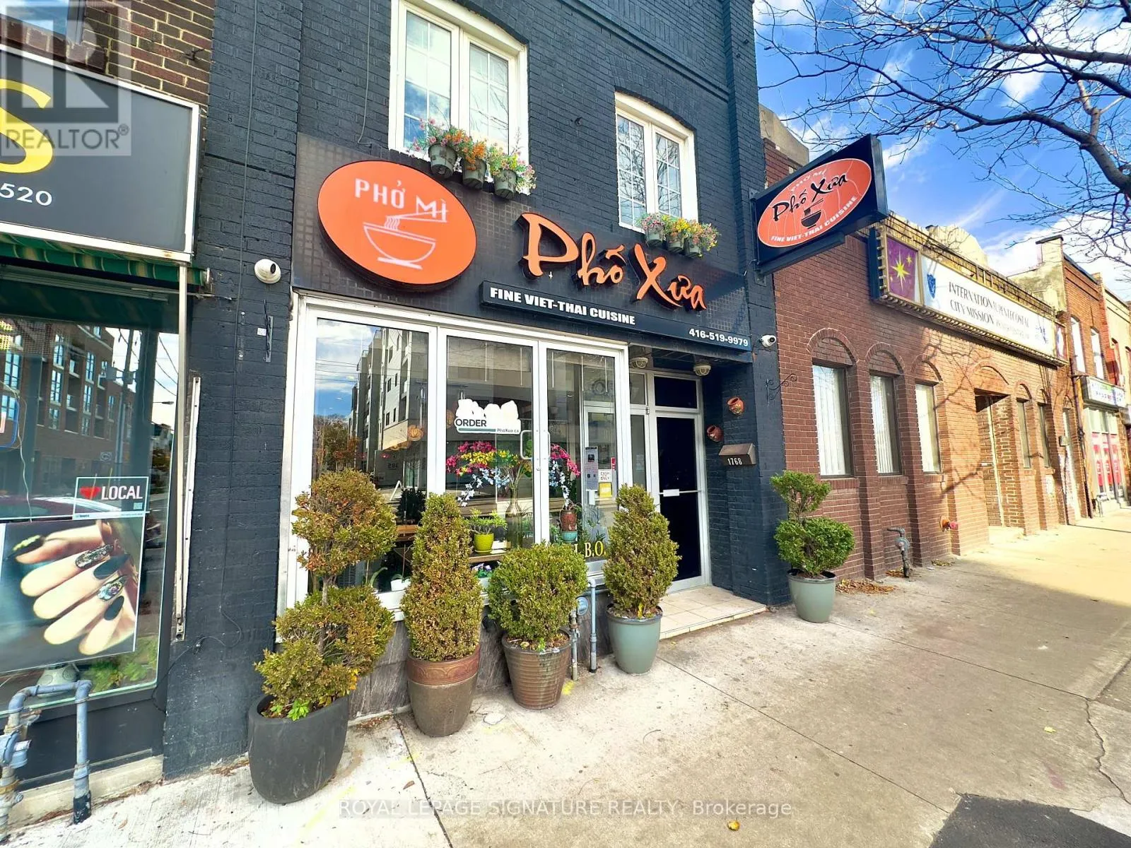 1768 St Clair Avenue W, Toronto, Ontario M6N 1J3