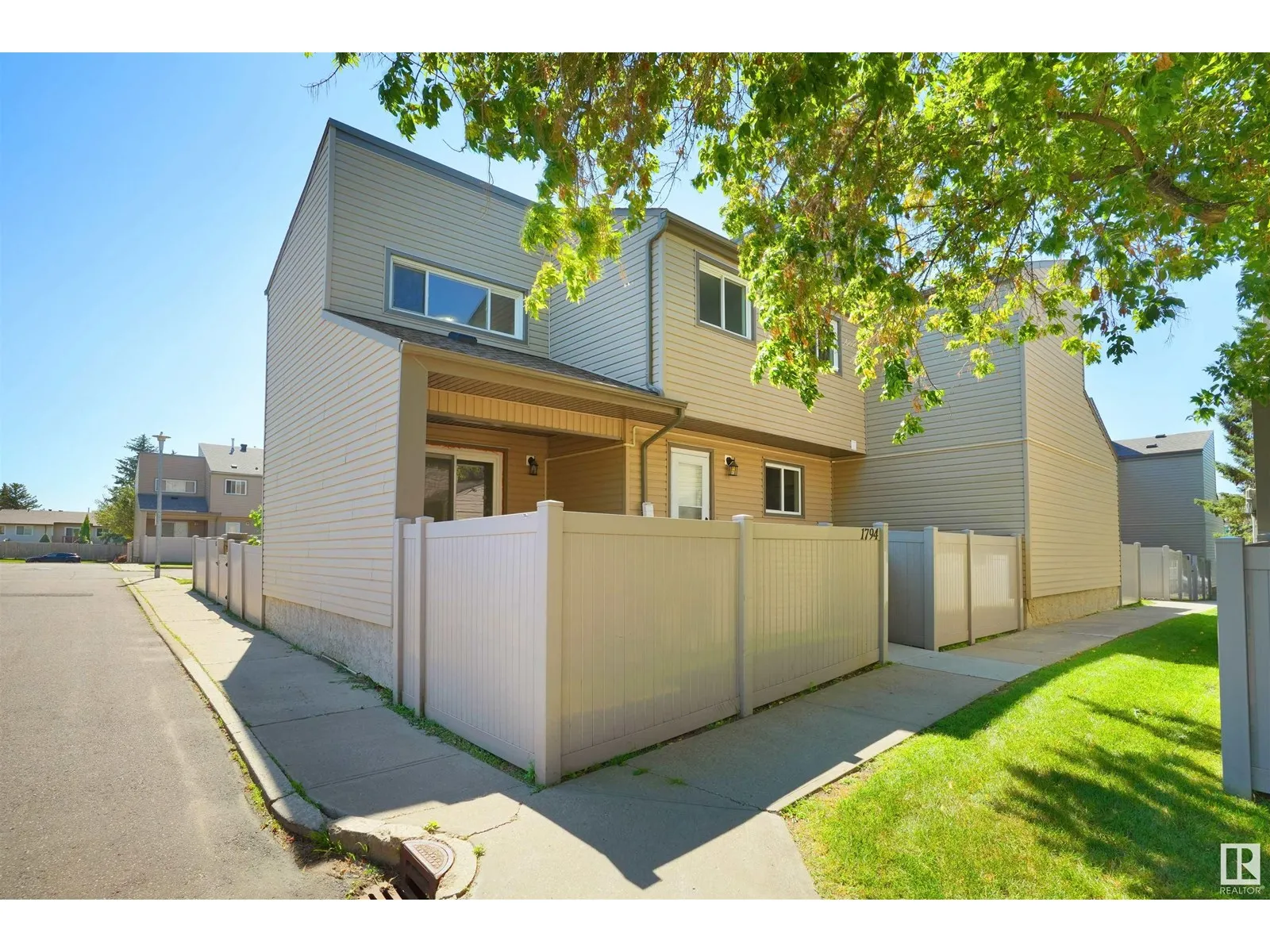 Row / Townhouse for rent: 1794 Lakewood S Nw, Edmonton, Alberta T6K 3B6