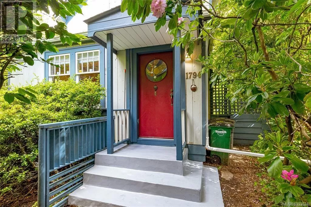 House for rent: 1794 Midgard Ave, Saanich, British Columbia V8P 2Y9