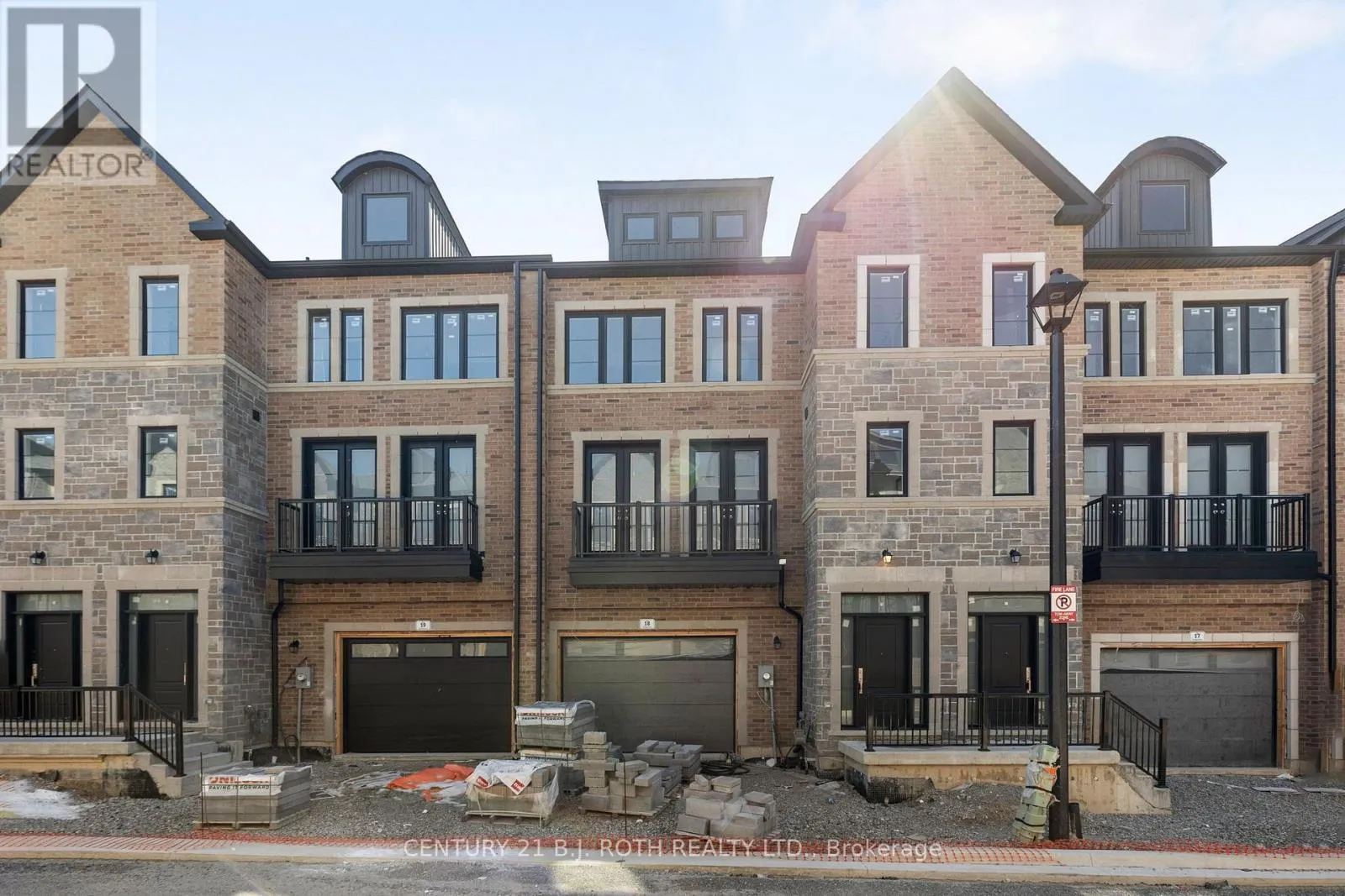 Row / Townhouse for rent: 18 - 260 Eagle Street, Newmarket, Ontario L3Y 1K1