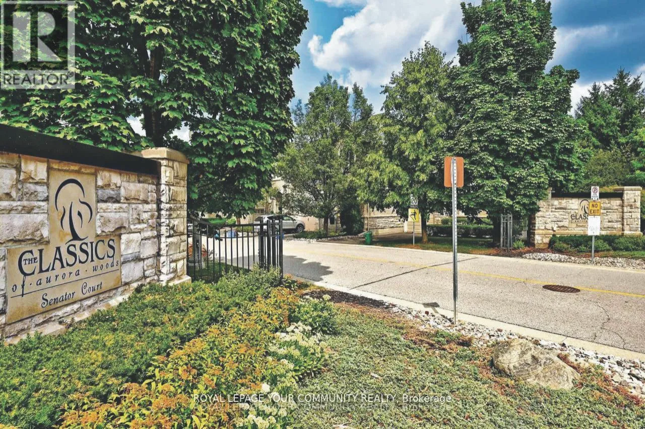 Row / Townhouse for rent: 18 - 3 Senator Court, Aurora, Ontario L4G 7P2