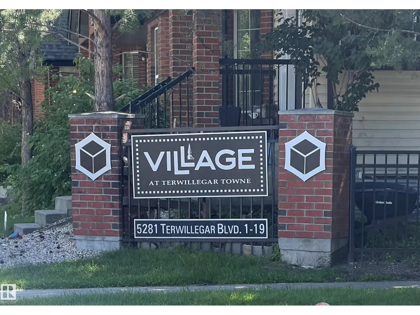 Row / Townhouse for rent: #18 5281 Terwillegar Bv Nw, Edmonton, Alberta T6R 0C5