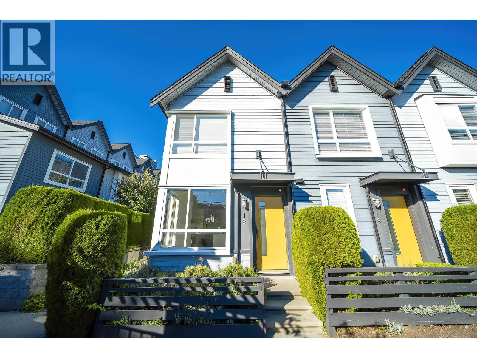 Row / Townhouse for rent: 18 6868 Burlington Avenue, Burnaby, British Columbia V5J 0G1