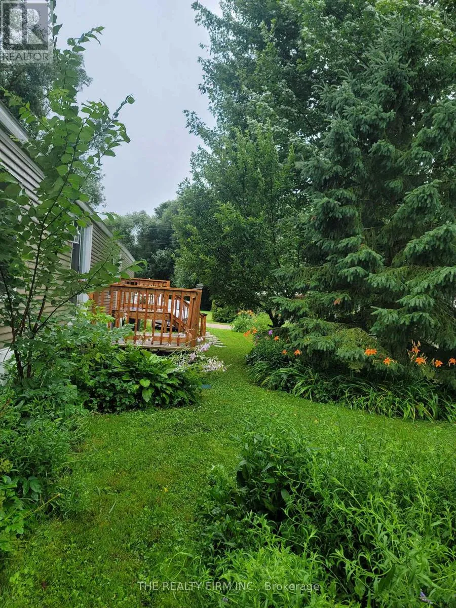 Mobile Home for rent: 18 - 75049 Hensall Road, Huron East, Ontario N0K 1W0