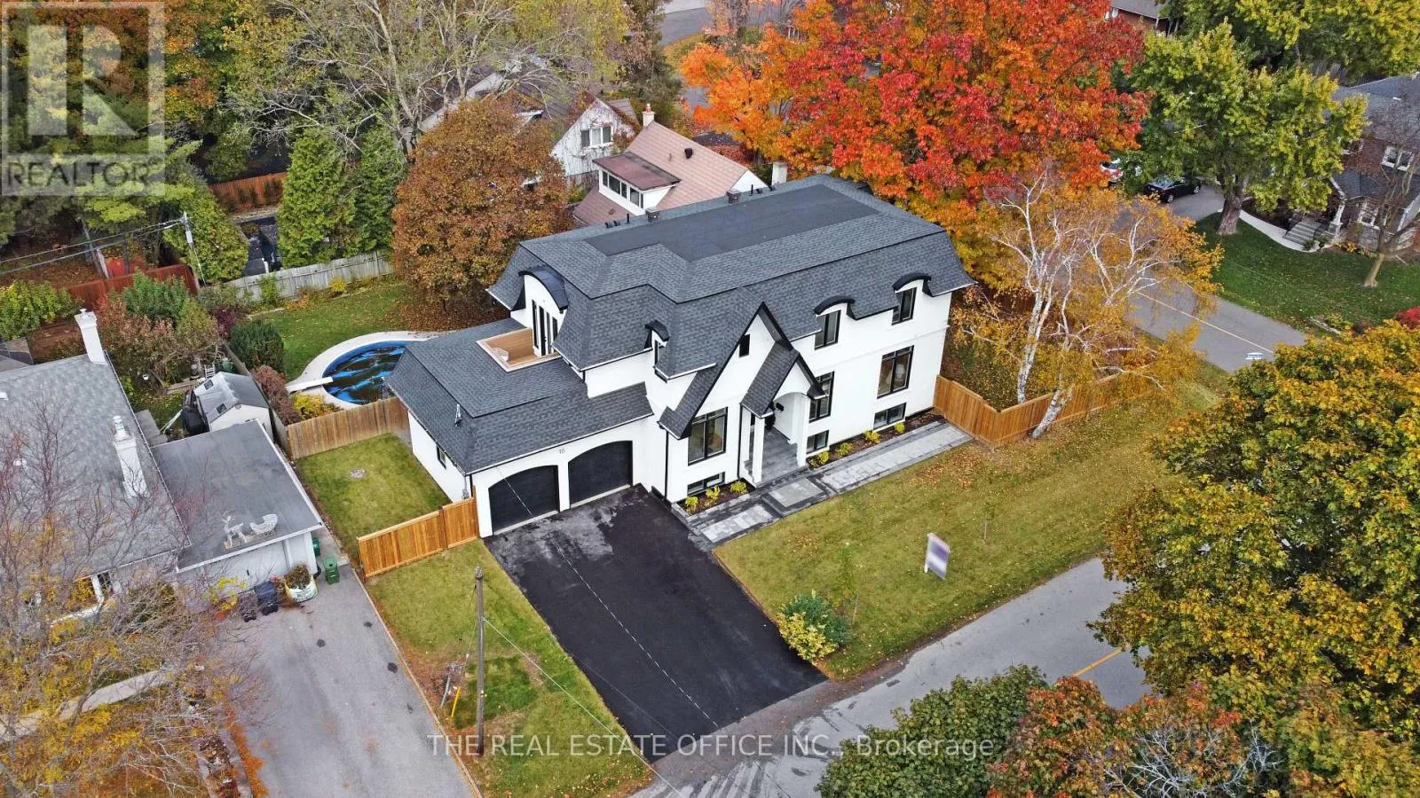 House for rent: 18 Beaverbrook Avenue, Toronto, Ontario M9B 2M9