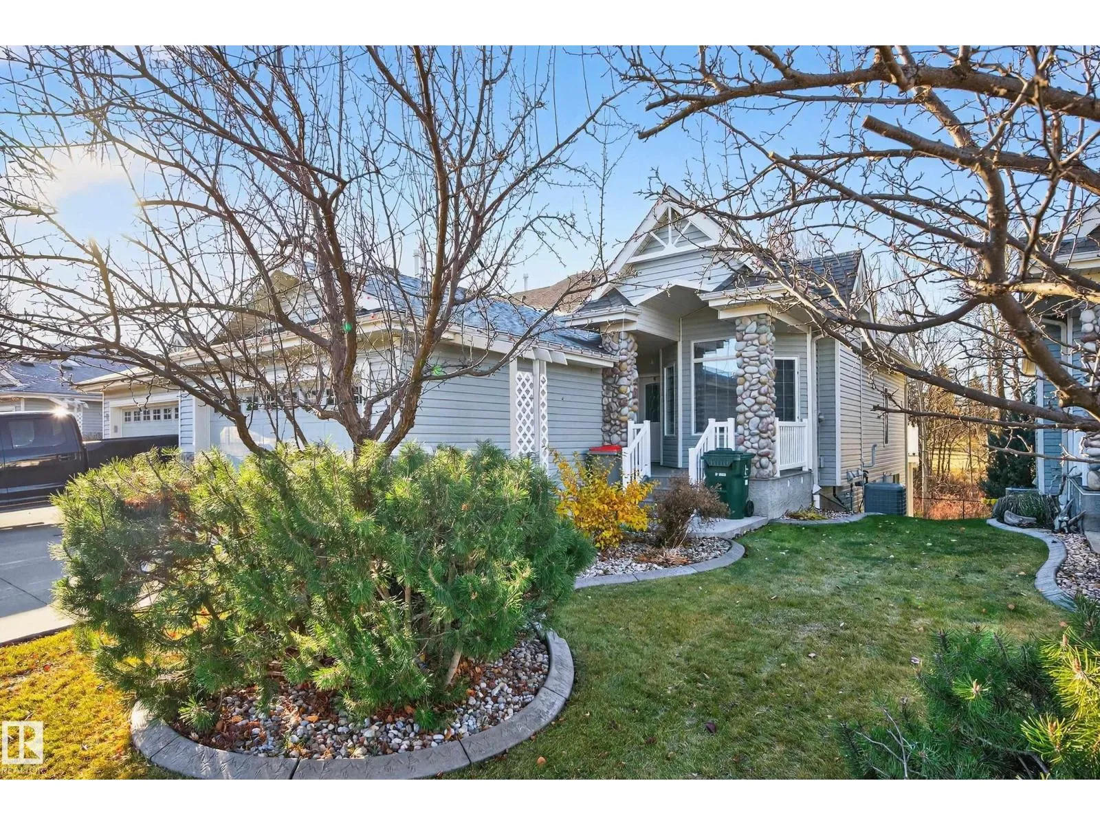 Duplex for rent: 18 Briarwood Vg, Stony Plain, Alberta T7Z 2R4