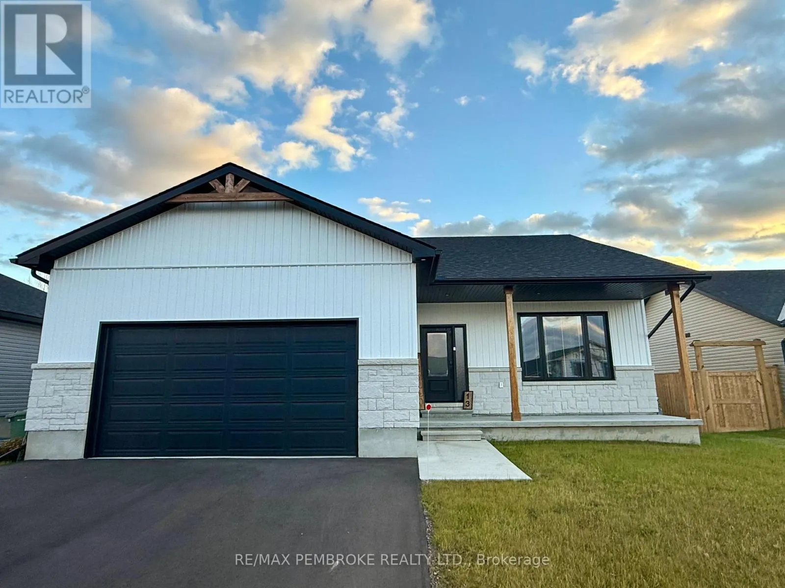 House for rent: 18 Durant Street, Petawawa, Ontario K8H 0G2