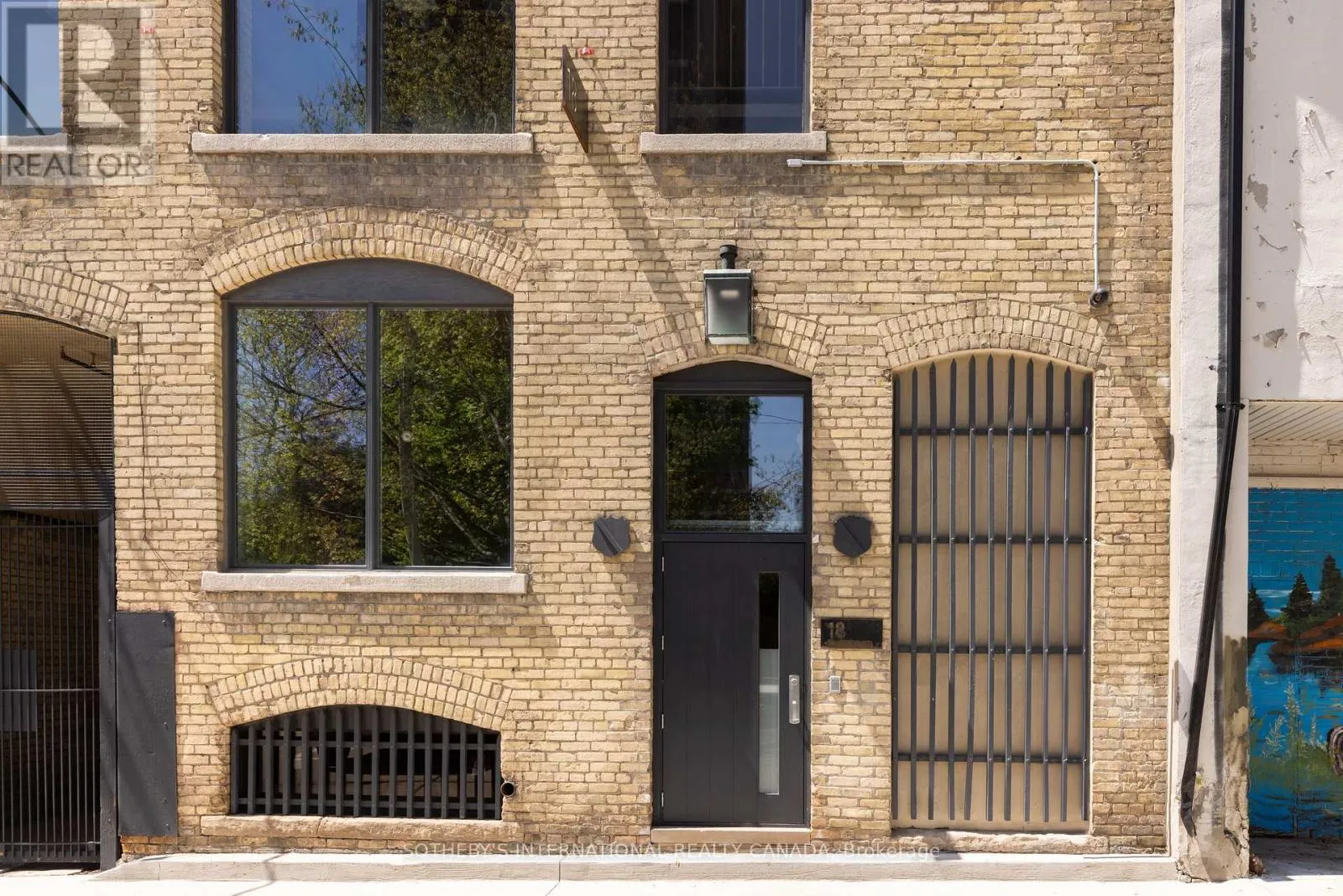 Residential Commercial Mix for rent: 18 Gloucester Lane, Toronto, Ontario M4Y 1L5