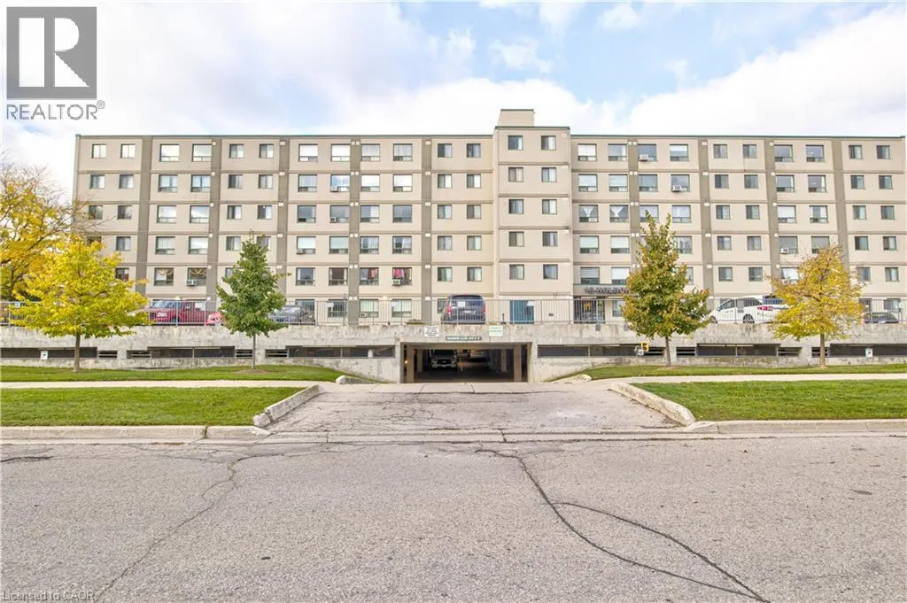 Apartment for rent: 18 Holborn Court Unit# 104, Kitchener, Ontario N2A 4A1