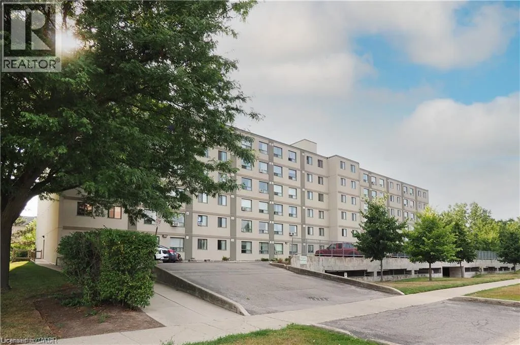 Apartment for rent: 18 Holborn Court Unit# 402, Kitchener, Ontario N2A 4A1