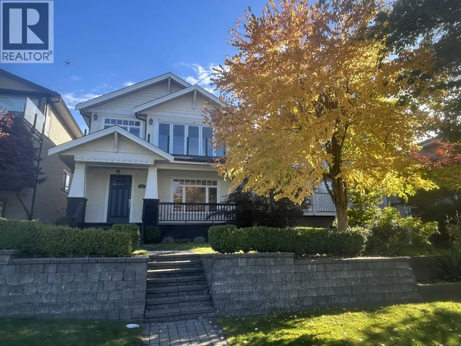 House for rent: 18 Hythe Avenue, Burnaby, British Columbia V5B 3H7