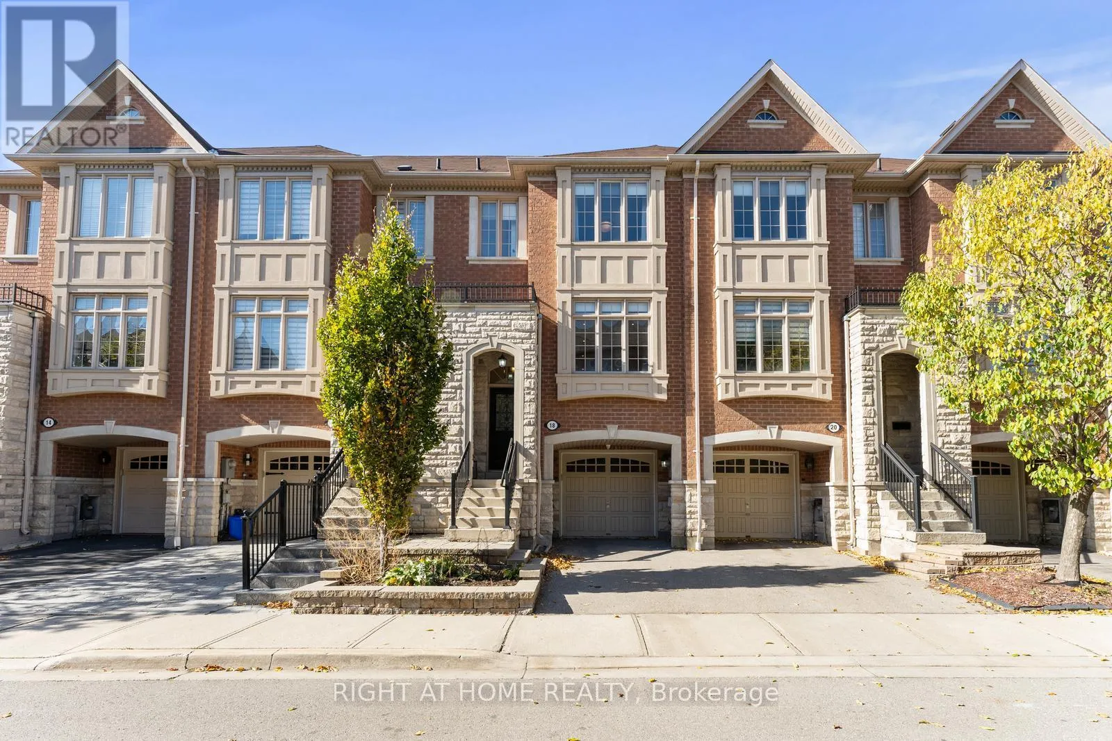 Row / Townhouse for rent: 18 Isaac Devins Avenue, Vaughan, Ontario L4L 0A4