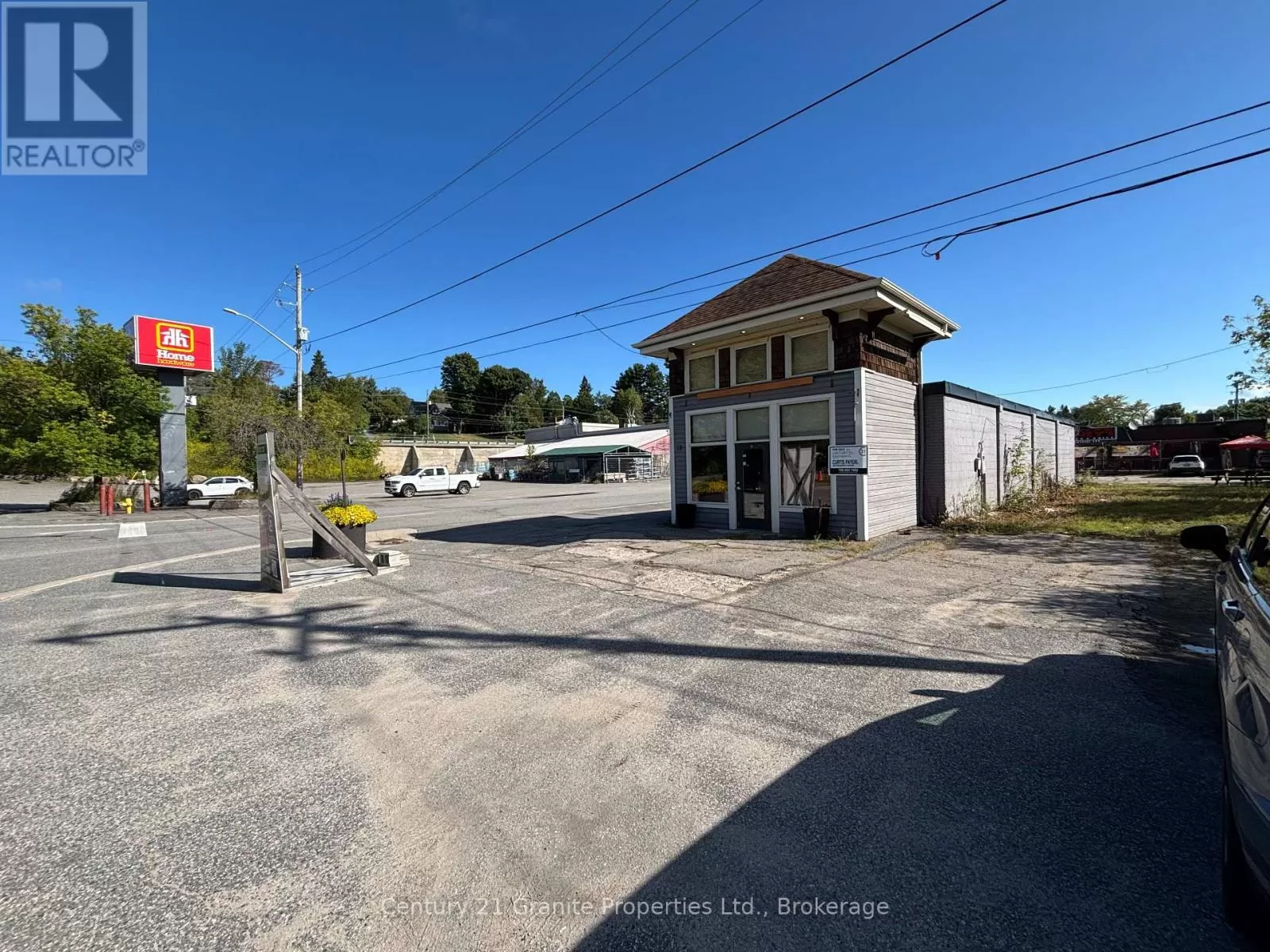 18 John Street, Huntsville, Ontario P1H 1H2