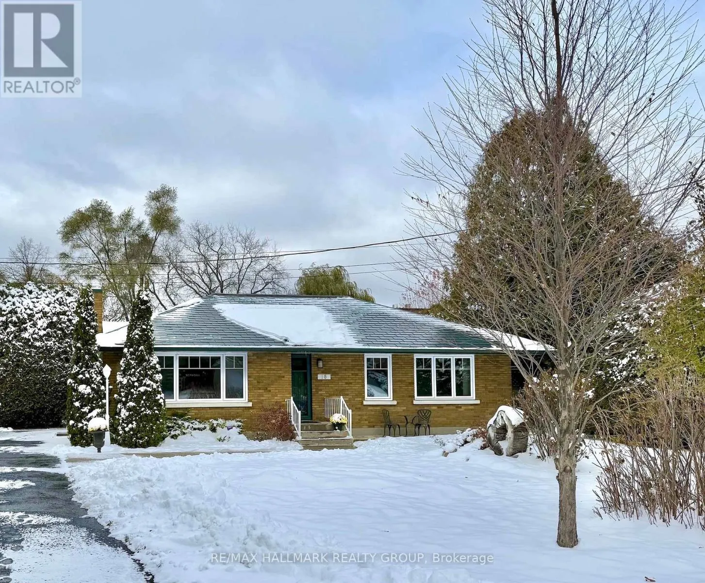 House for rent: 18 Kerry Crescent, Ottawa, Ontario K2E 5V6