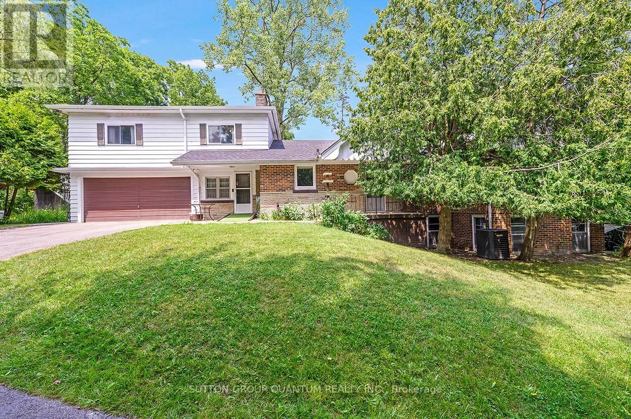 Duplex for rent: 18 Sullivan's Lane, Hamilton, Ontario L9H 5N7