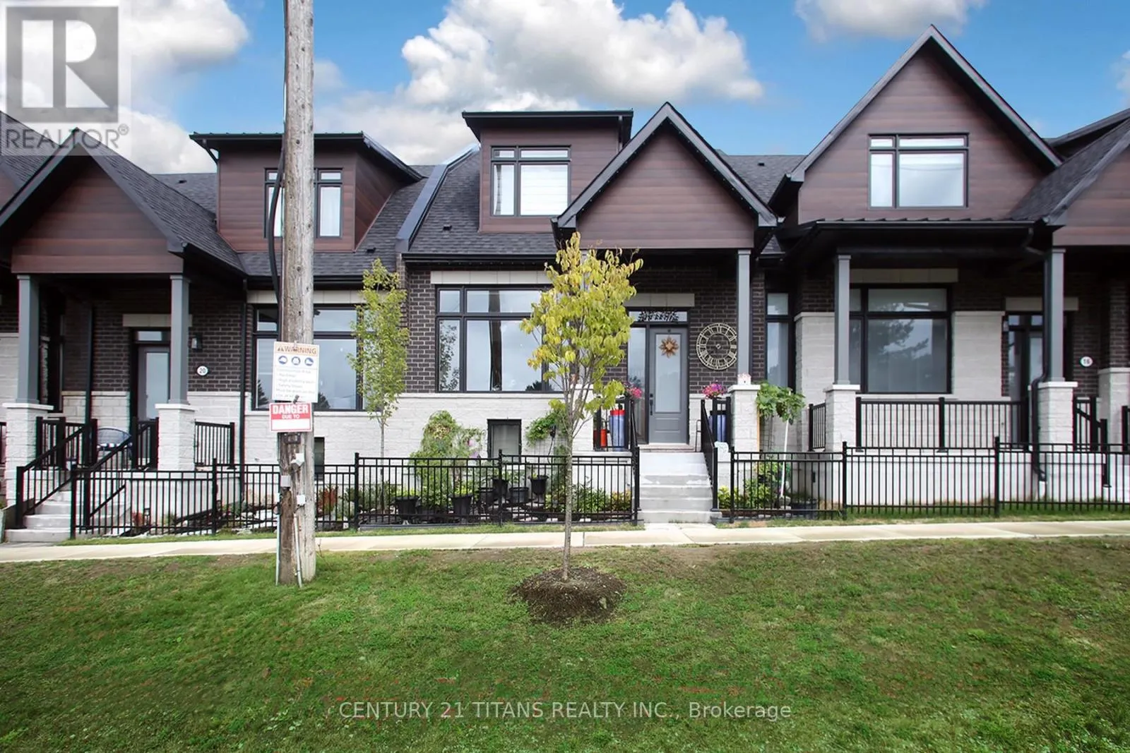 Row / Townhouse for rent: 18 Vern Robertson Gate, Uxbridge, Ontario L9P 0R9