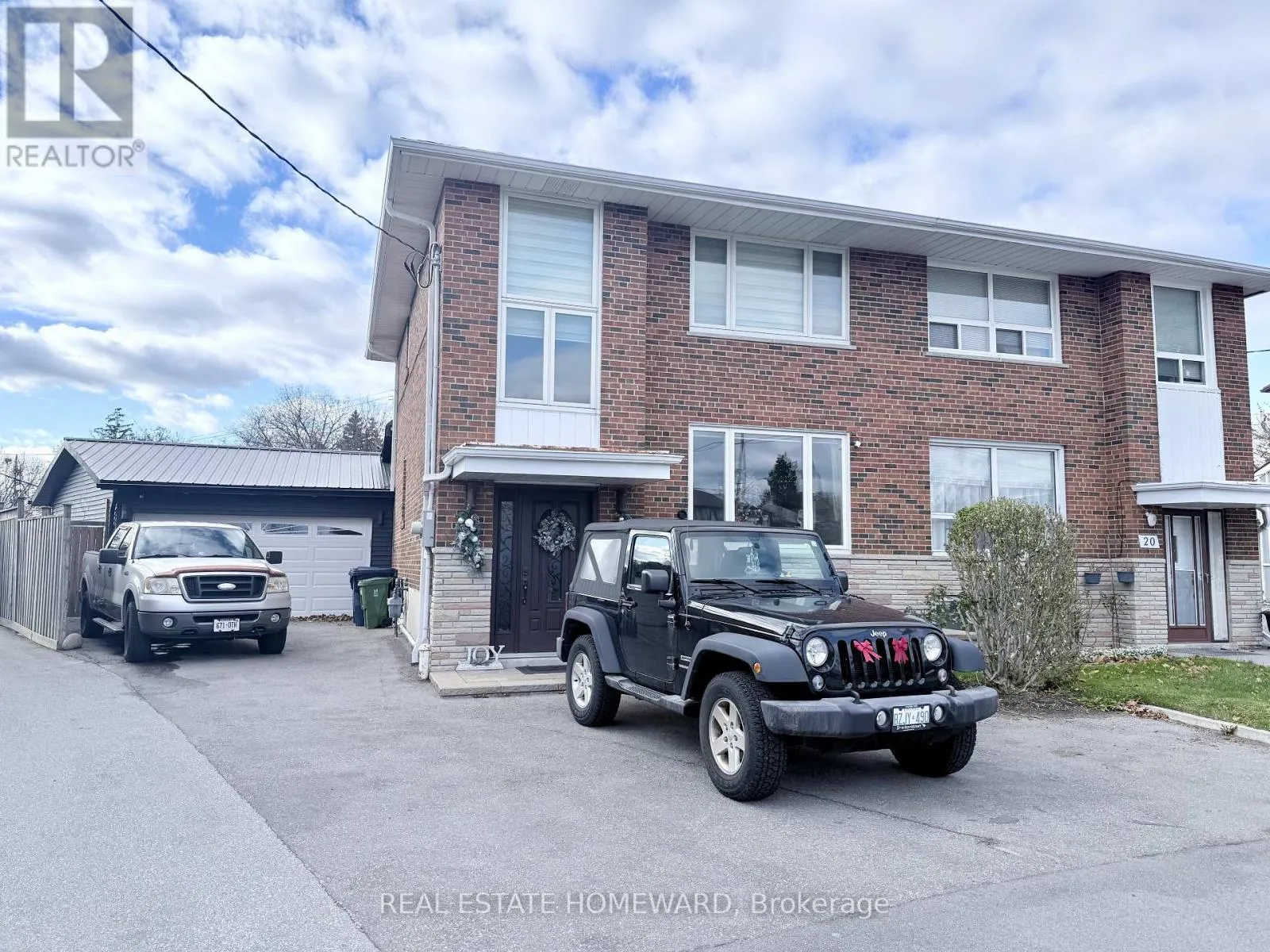 House for rent: 18 Wyndcliff Crescent, Toronto, Ontario M4A 2K1