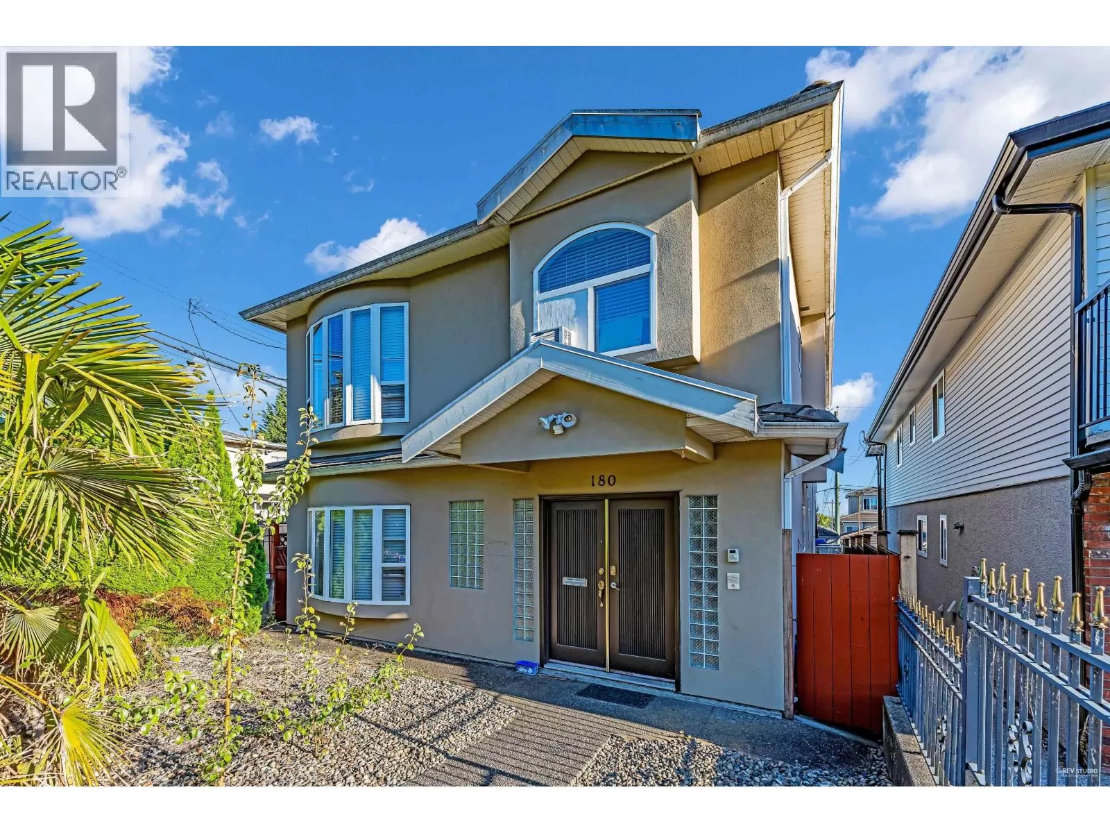 House for rent: 180 E 62nd Avenue, Vancouver, British Columbia V5X 2E6