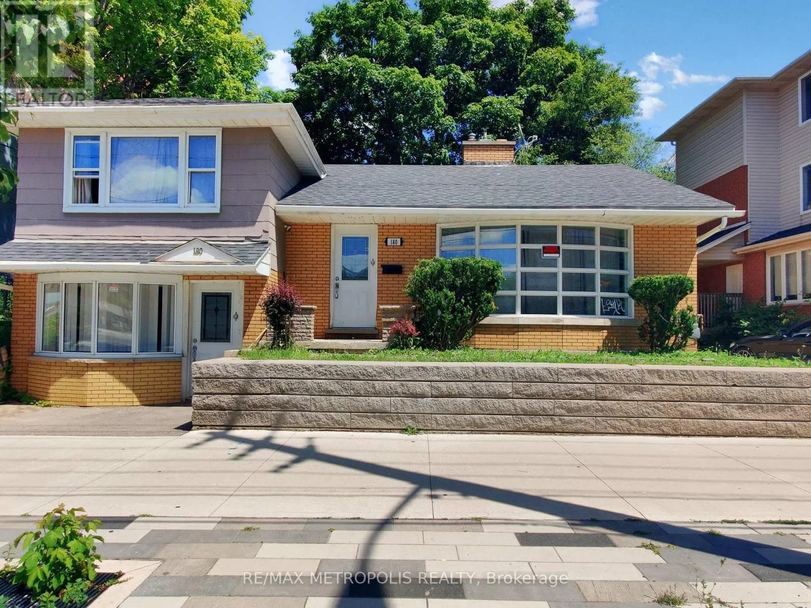 House for rent: 180 King Street N, Waterloo, Ontario N2J 2Y5