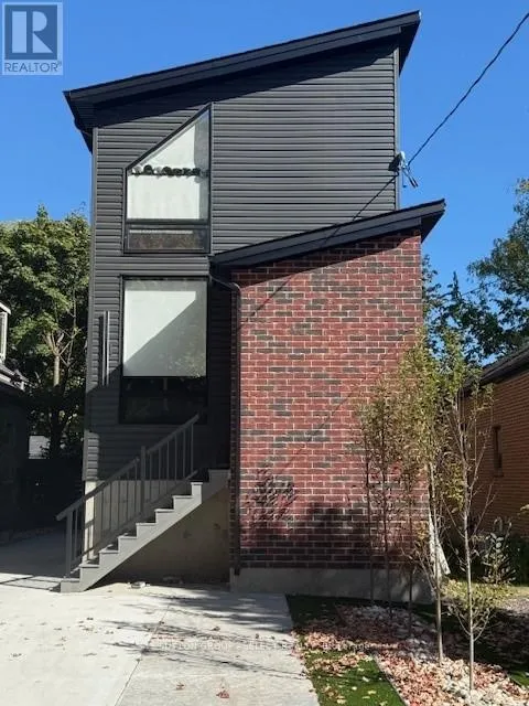 Triplex for rent: 180 Thompson Road, London South, Ontario N5Z 2Y8