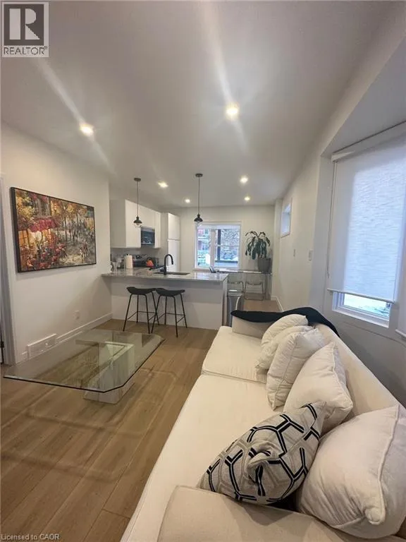 Apartment for rent: 180 Weber Street E Unit# B, Kitchener, Ontario N2H 1E4