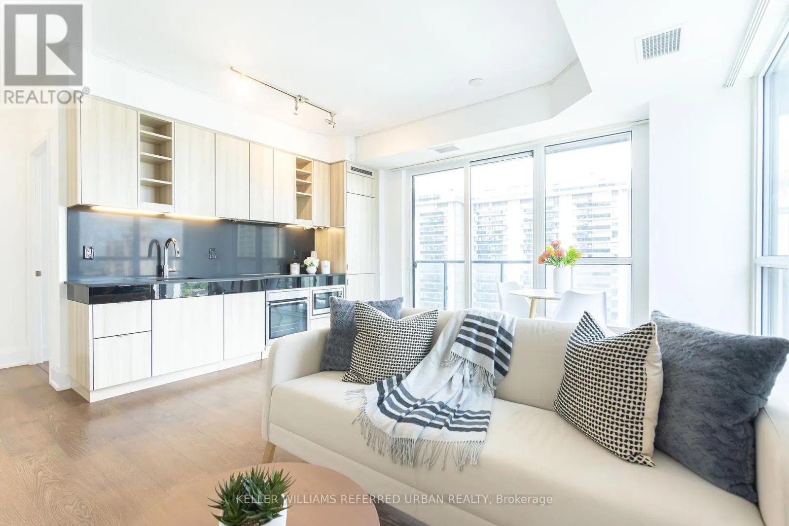 Apartment for rent: 1802 - 101 Erskine Avenue, Toronto, Ontario M4P 1Y5