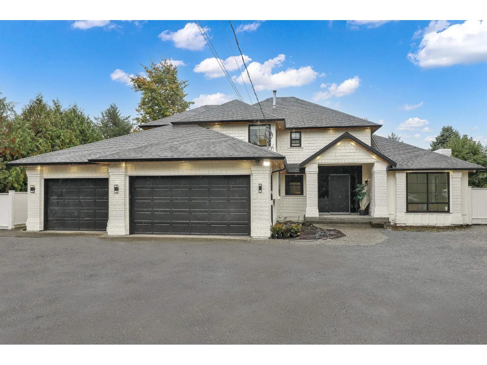 House for rent: 18040 20 Avenue, White Rock, British Columbia V3S 9V7