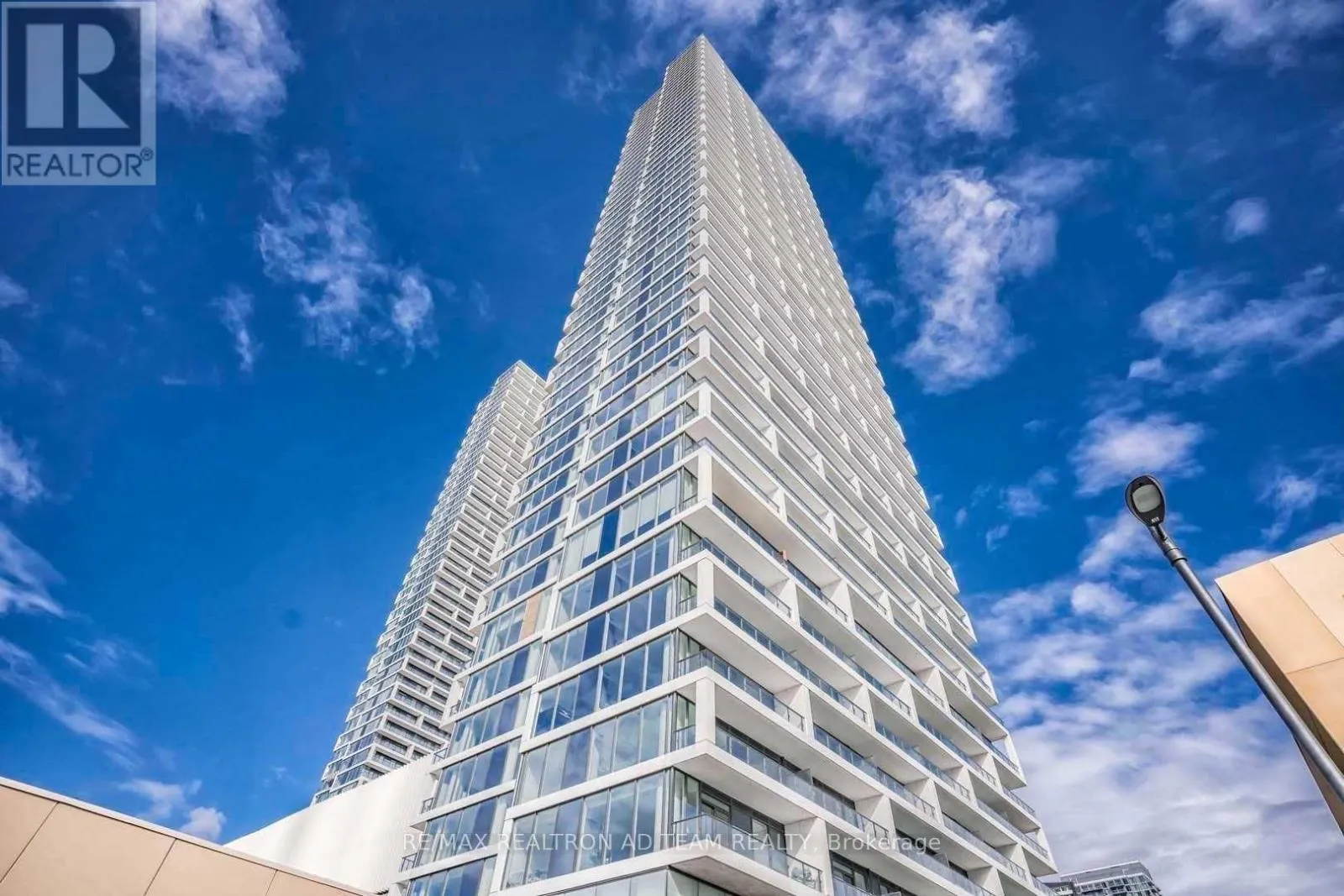 Apartment for rent: 1806 - 5 Buttermill Avenue, Vaughan, Ontario L4K 0J5