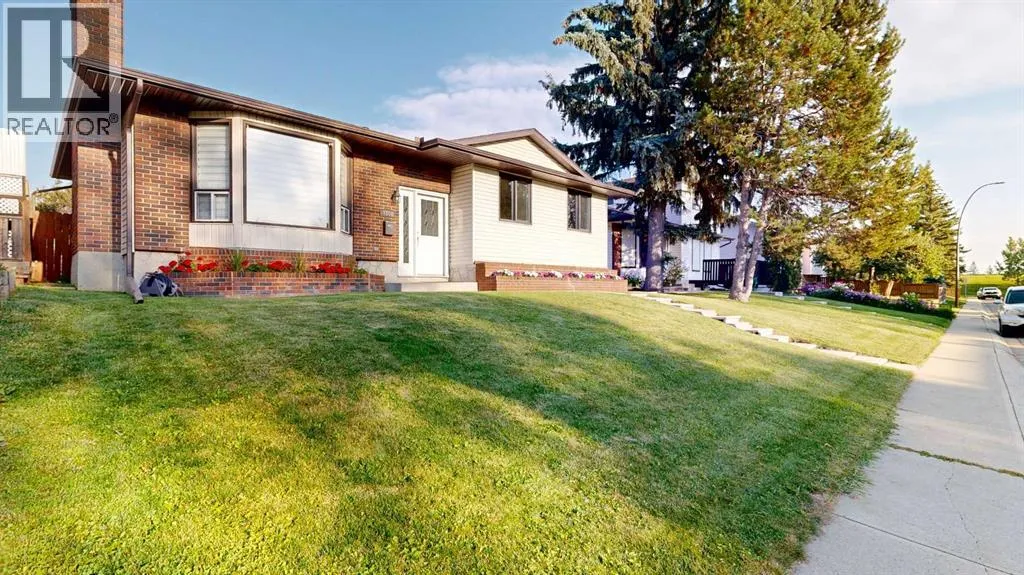 House for rent: 1808 65 Street Ne, Calgary, Alberta T1Y 1N6