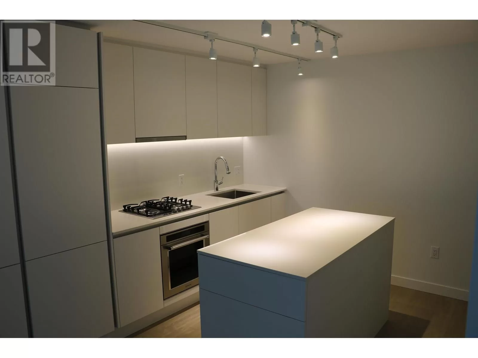 Apartment for rent: 1808 908 Quayside Drive, New Westminster, British Columbia V3M 0L4