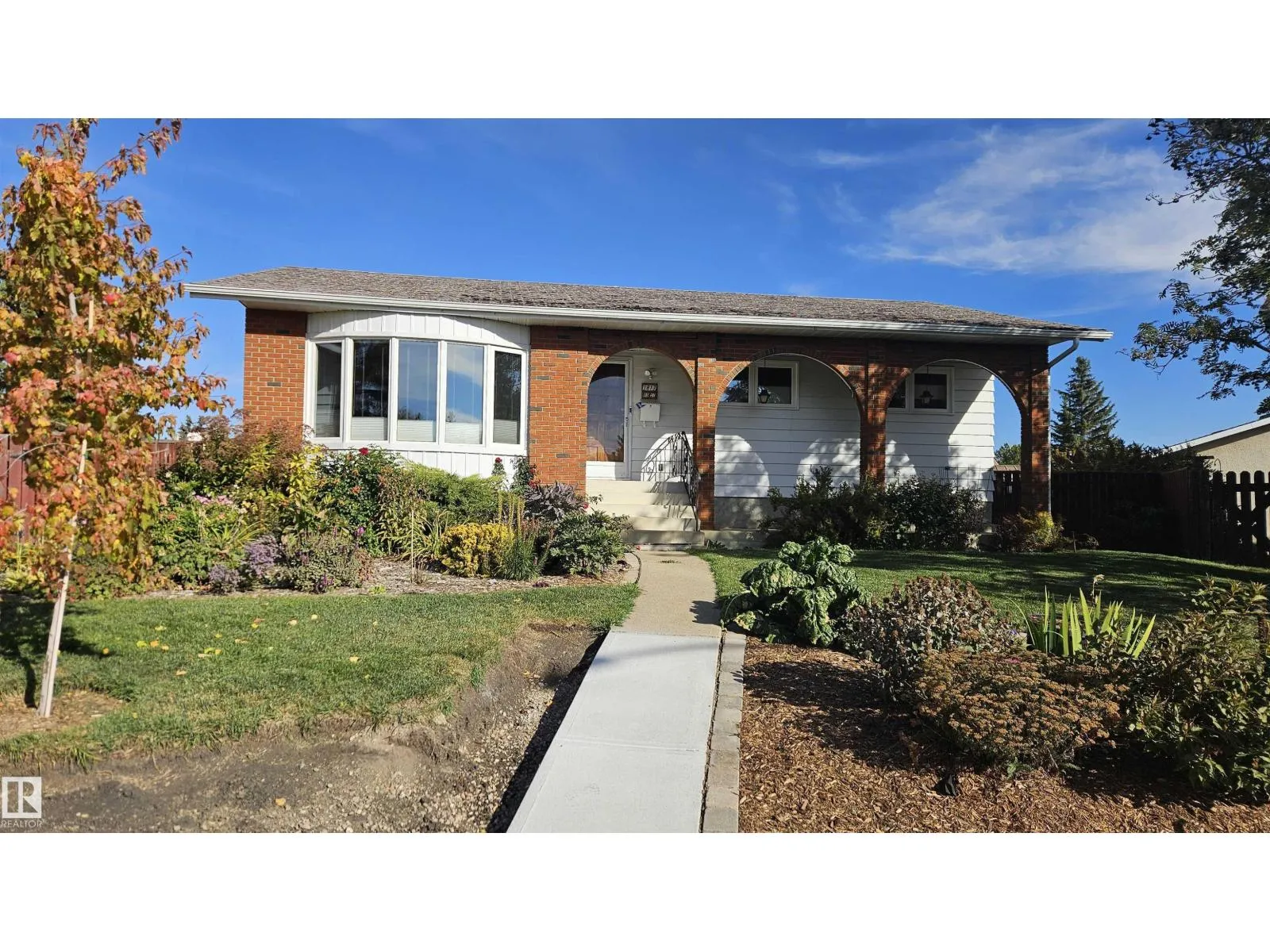 House for rent: 1817 65 St Nw, Edmonton, Alberta T6L 1N1