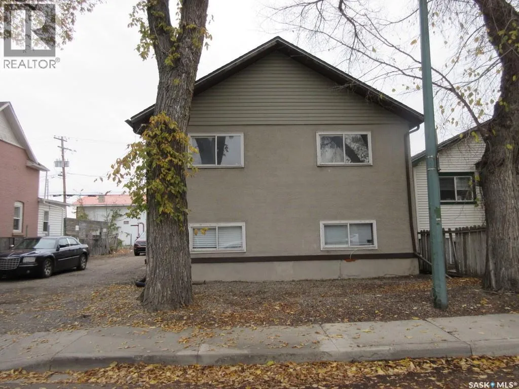 Fourplex for rent: 1817 Quebec Street, Regina, Saskatchewan S4P 1J6