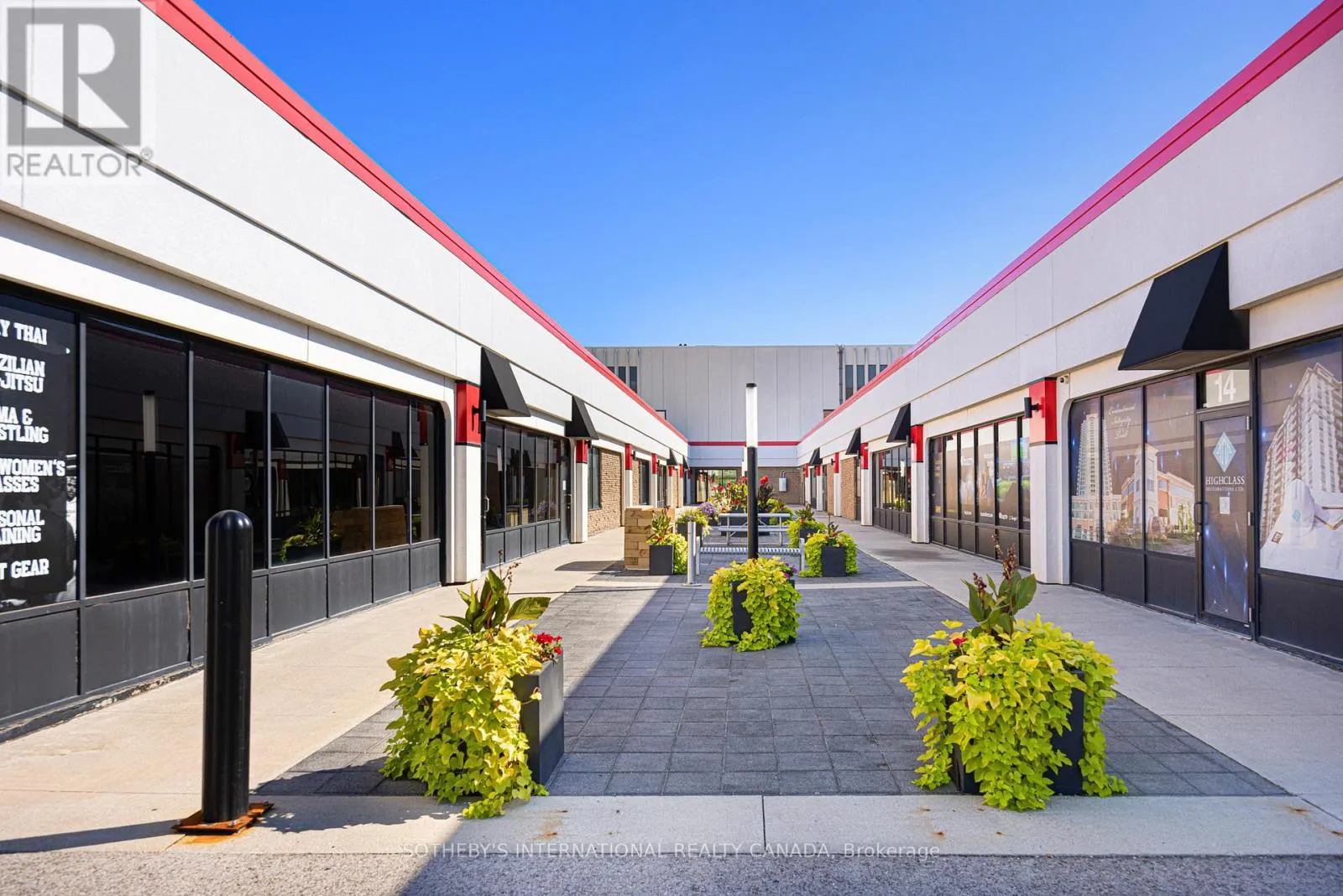 Warehouse for rent: 18-19 - 755 Queensway E, Mississauga, Ontario L4Y 4C5