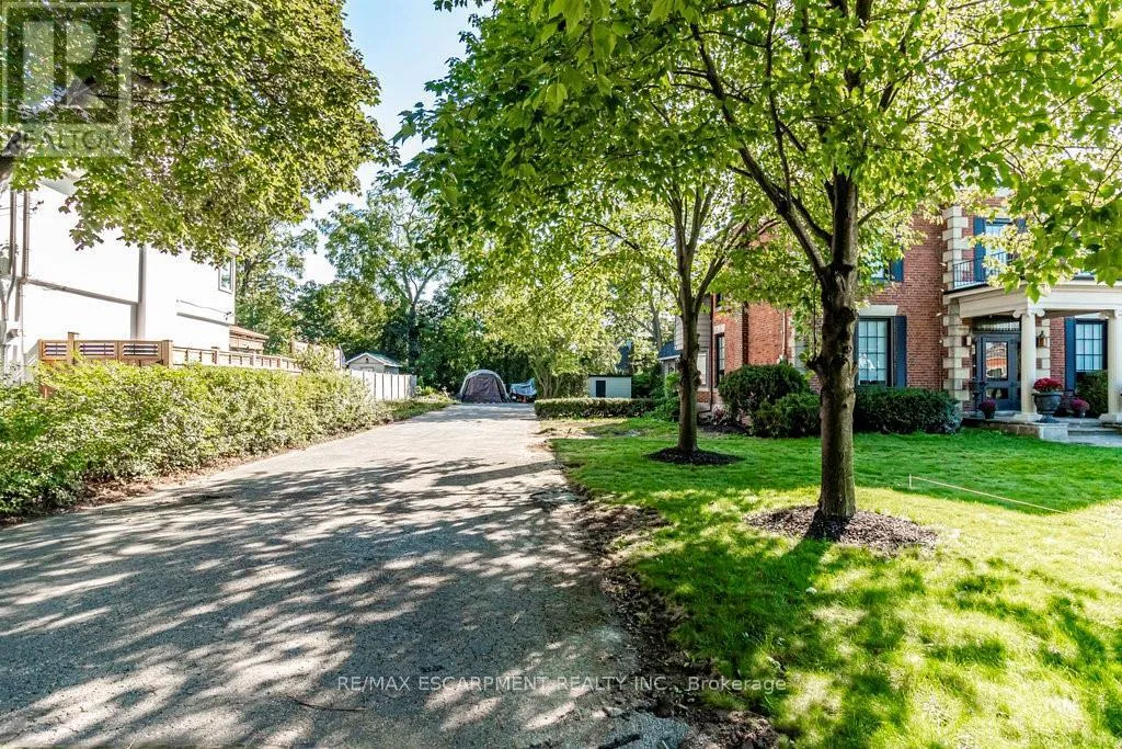 182 Concession Street, Hamilton, Ontario L9A 1A8