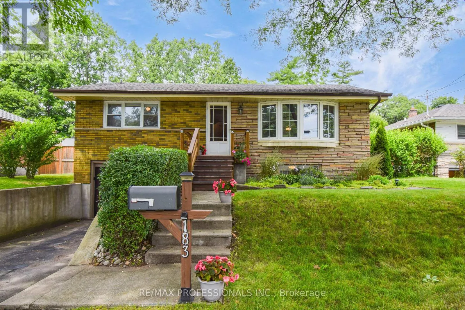 House for rent: 183 Grove Park Drive, Burlington, Ontario L7T 2H1