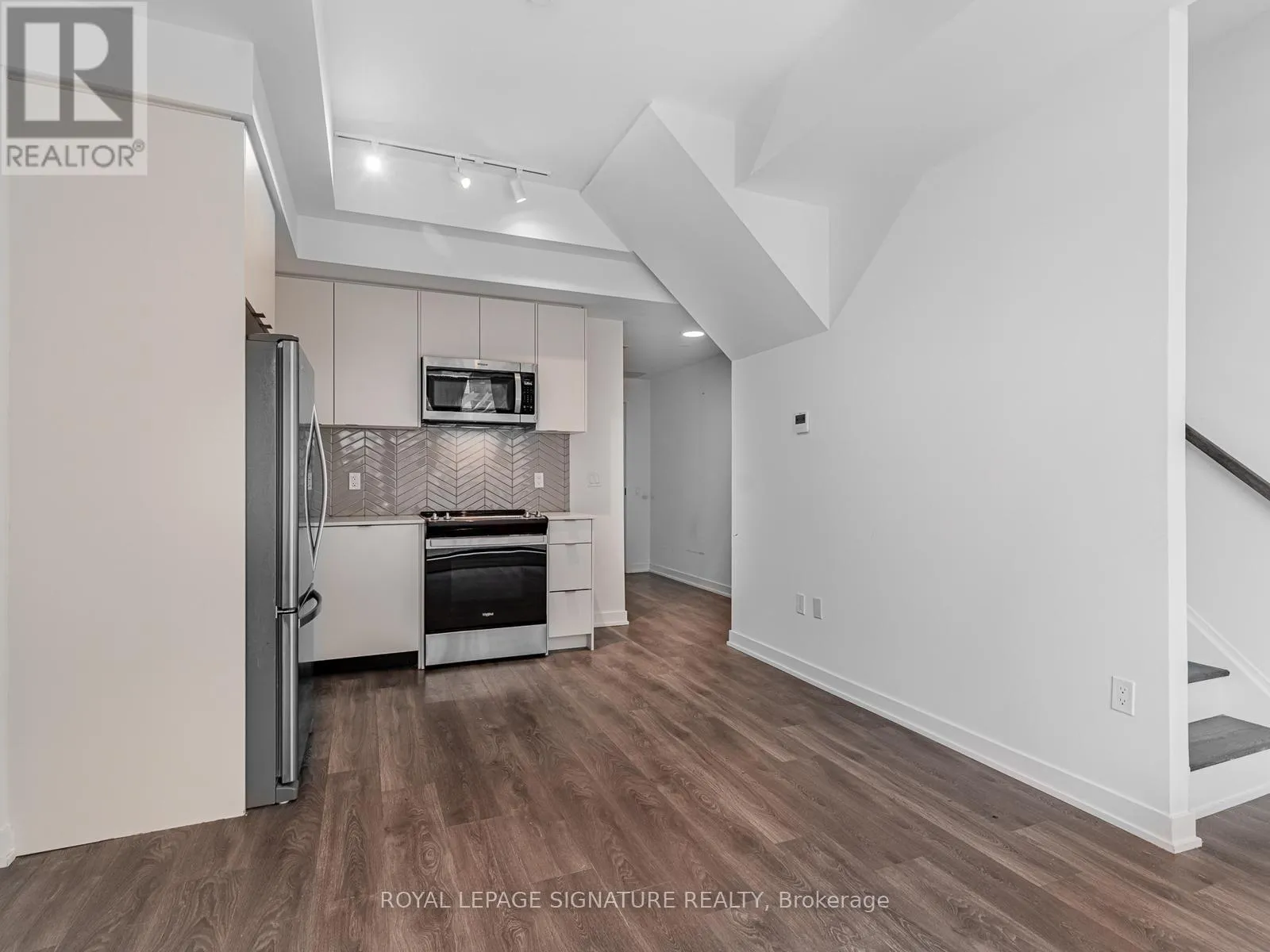 Apartment for rent: 183f - 1608 Charles Street, Whitby, Ontario L1N 1B9