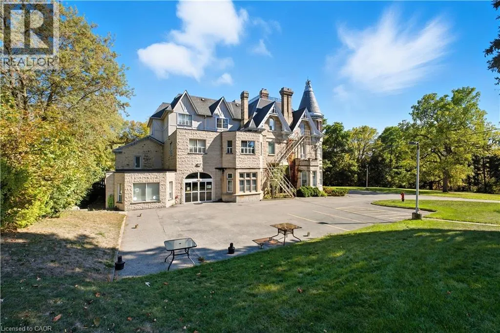 185 Grand River Avenue N, Paris, Ontario N3L 2N2