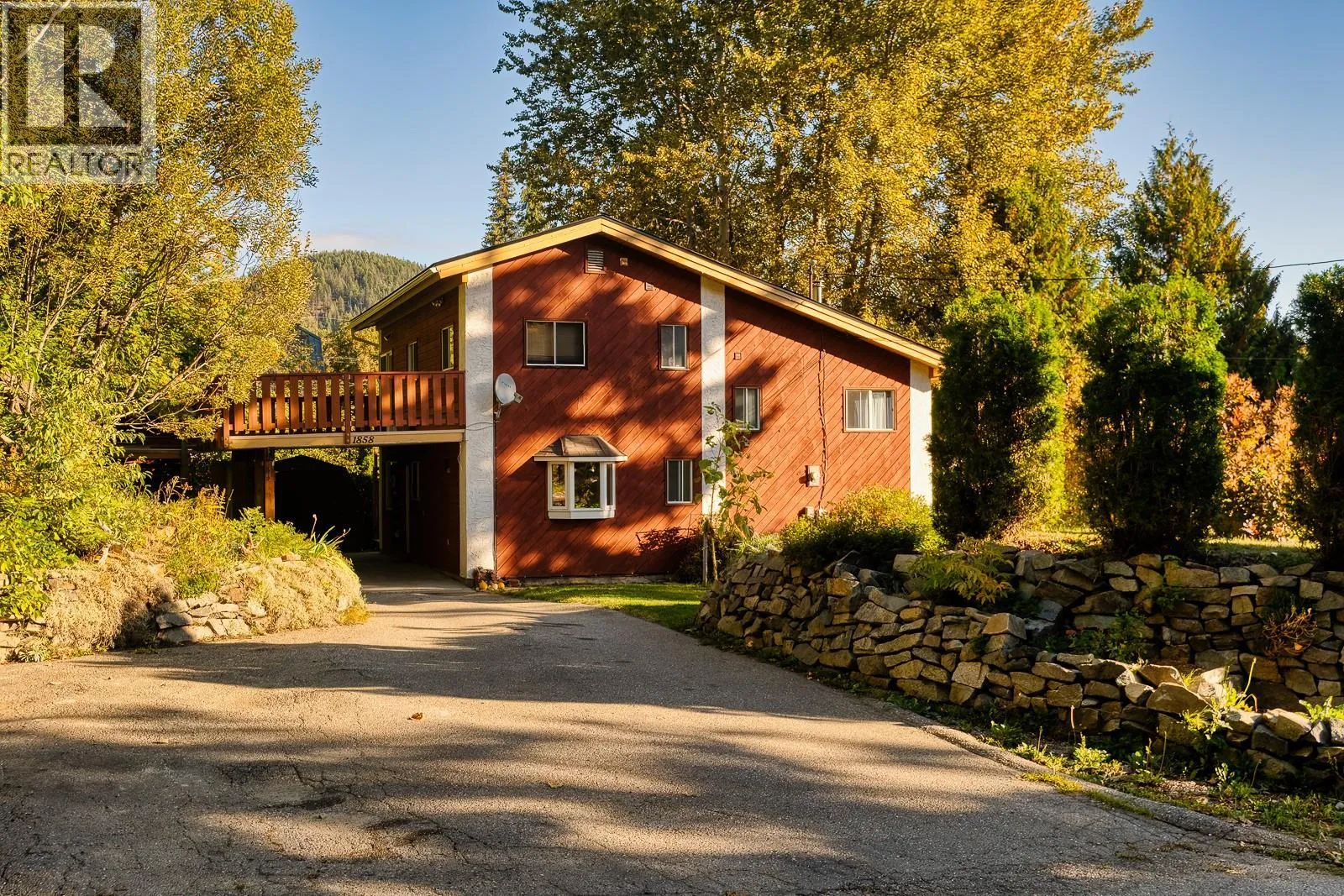 House for rent: 1858 Princess Avenue, Rossland, British Columbia V0G 1Y0