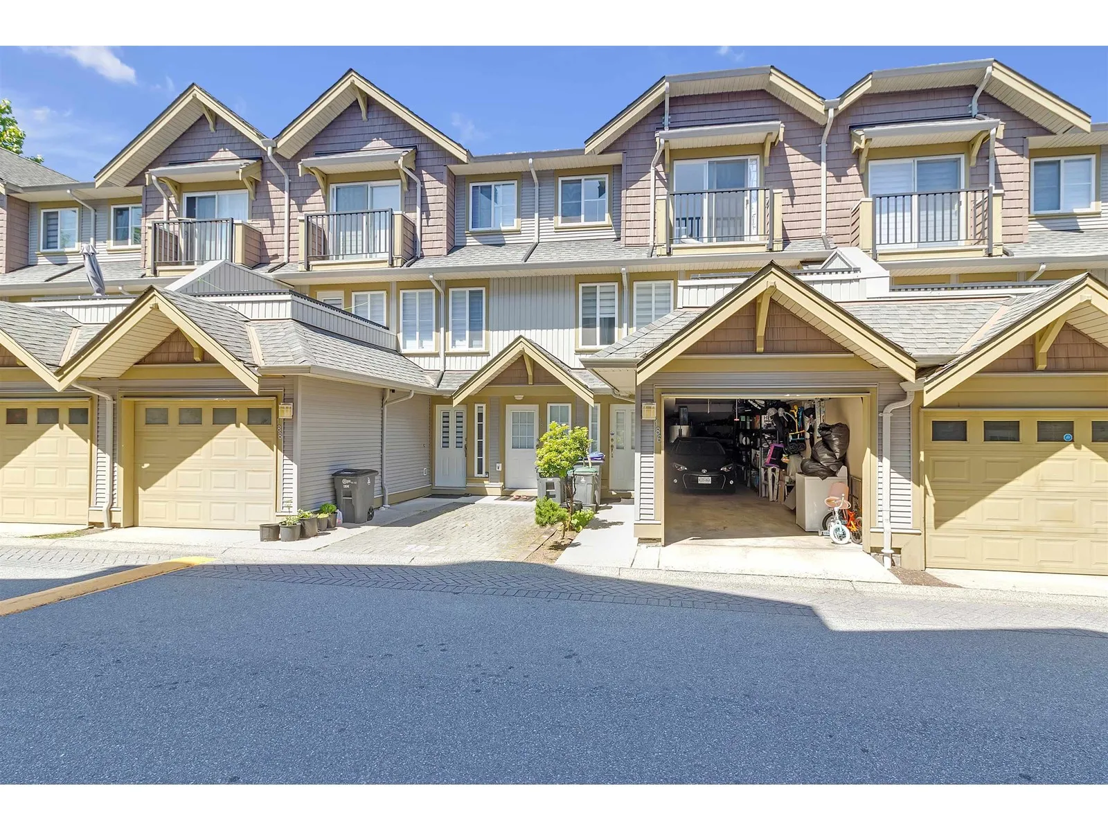 Row / Townhouse for rent: 186 12040 68 Avenue, Surrey, British Columbia V3W 1P5