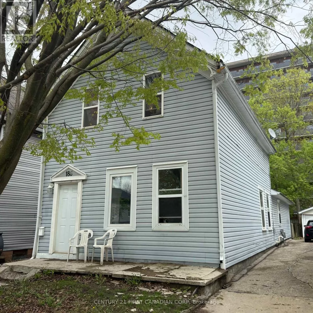 Triplex for rent: 186 Clarence Street, London East, Ontario N6B 2J7