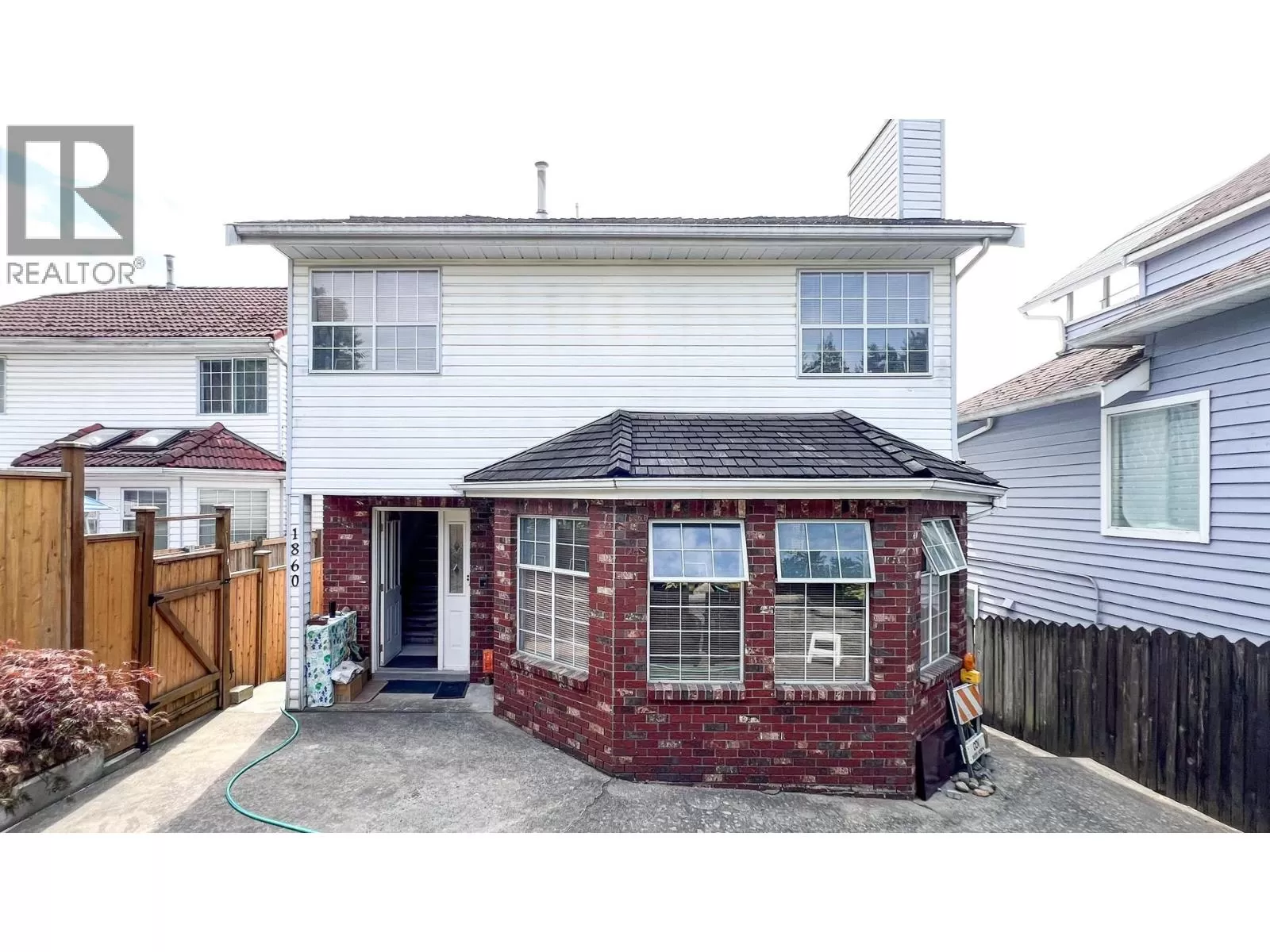 House for rent: 1860 Se Marine Drive, Vancouver, British Columbia V5P 2R8